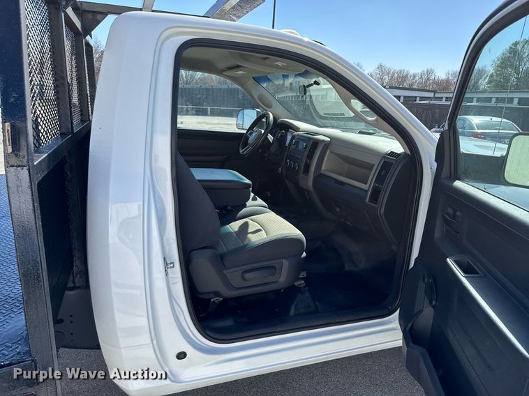 image for item DO0657 2011 Dodge Ram 5500HD flatbed truck