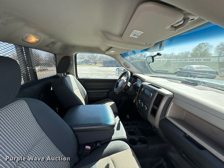 image for item DO0657 2011 Dodge Ram 5500HD flatbed truck