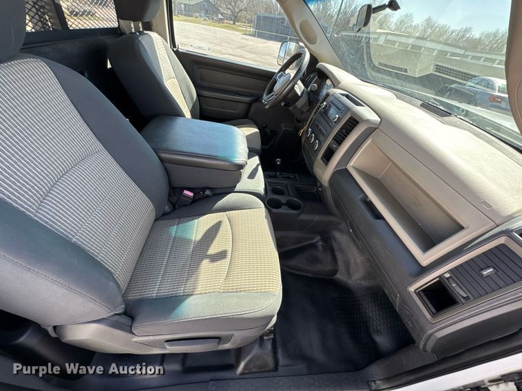 image for item DO0657 2011 Dodge Ram 5500HD flatbed truck