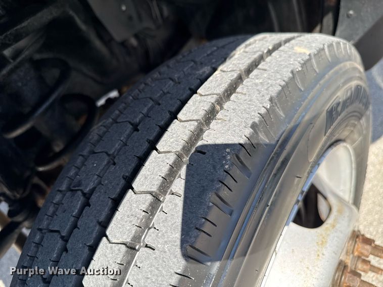 image for item DO0657 2011 Dodge Ram 5500HD flatbed truck