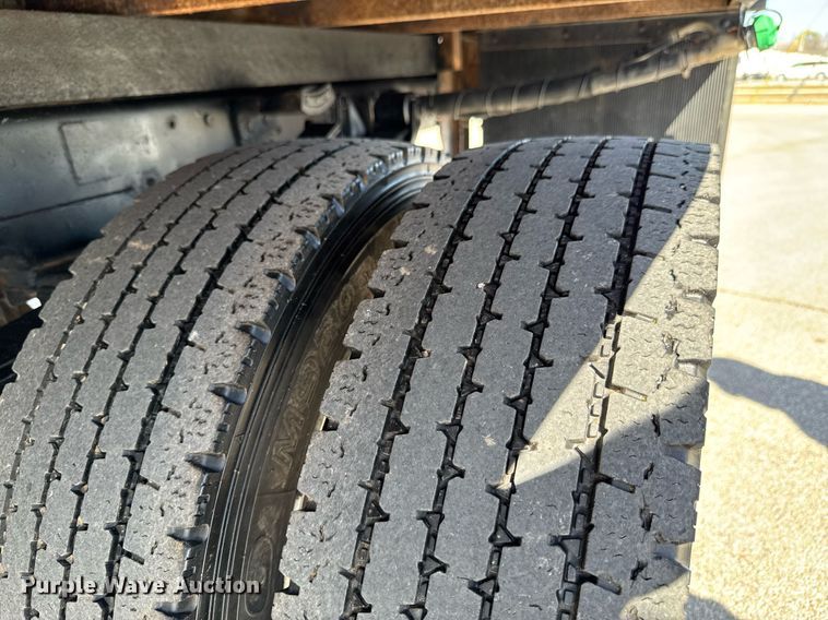 image for item DO0657 2011 Dodge Ram 5500HD flatbed truck