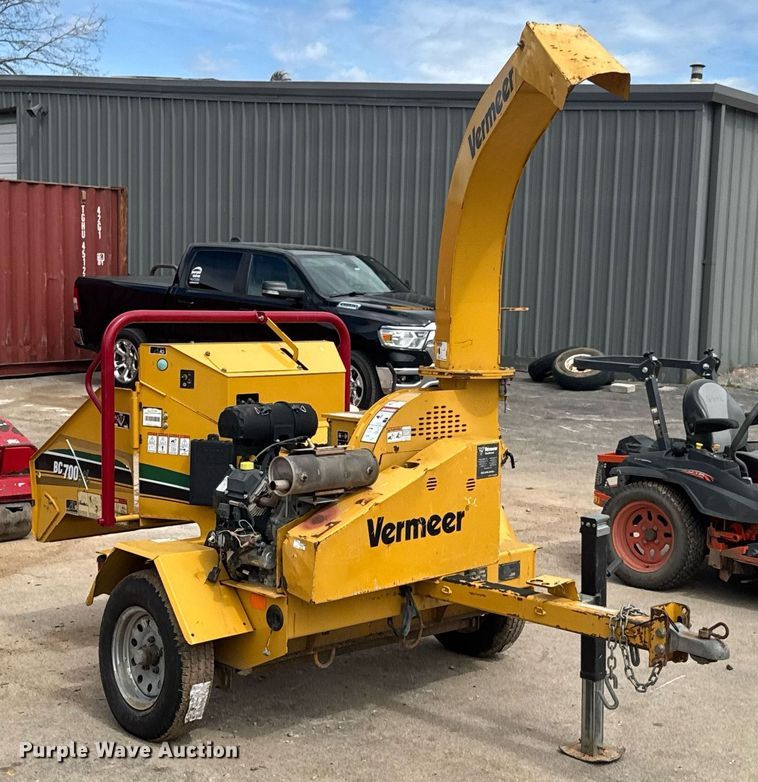 image for item DO0712 2017 Vermeer BC700XL wood chipper