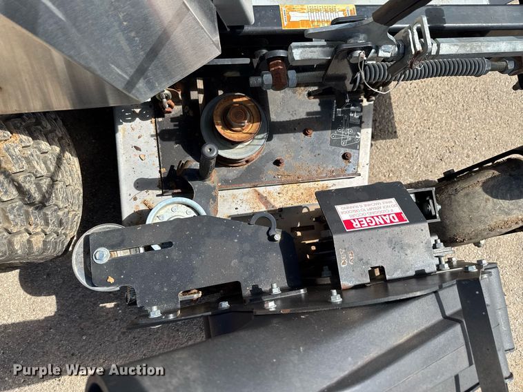 image for item DO0713 Dixie Chopper LT2000 ZTR lawn mower