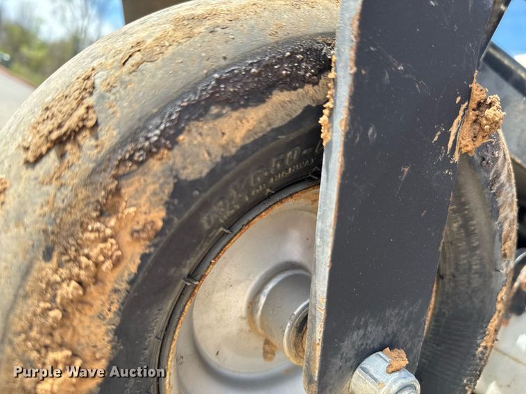 image for item DO0713 Dixie Chopper LT2000 ZTR lawn mower