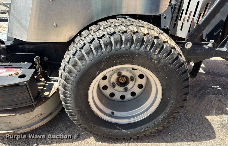 image for item DO0713 Dixie Chopper LT2000 ZTR lawn mower