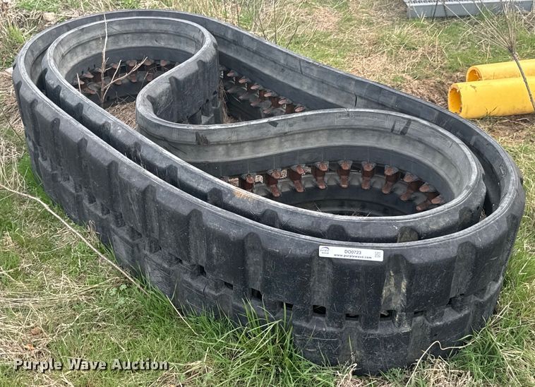 image for item DO0723 Kubota SVL 90-2 skid steer tracks