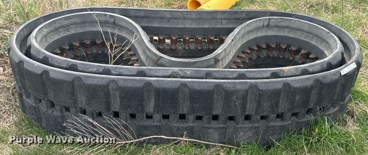 image for item DO0723 Kubota SVL 90-2 skid steer tracks