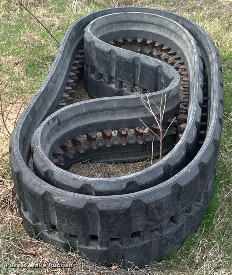 image for item DO0723 Kubota SVL 90-2 skid steer tracks