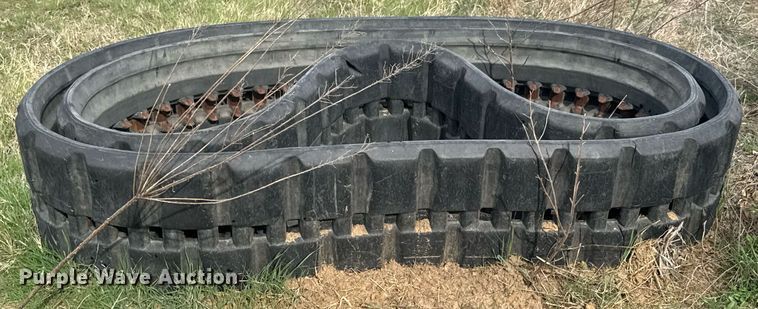 image for item DO0723 Kubota SVL 90-2 skid steer tracks
