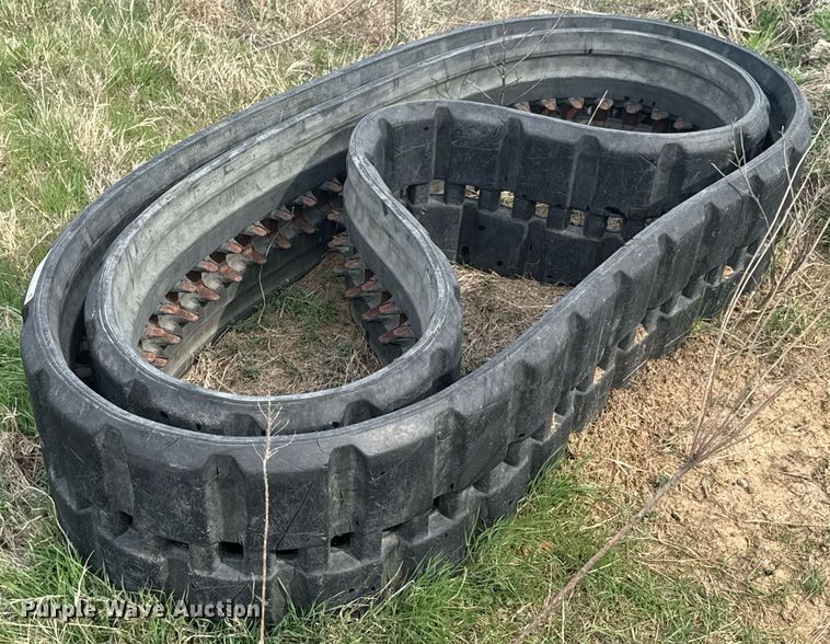 image for item DO0723 Kubota SVL 90-2 skid steer tracks