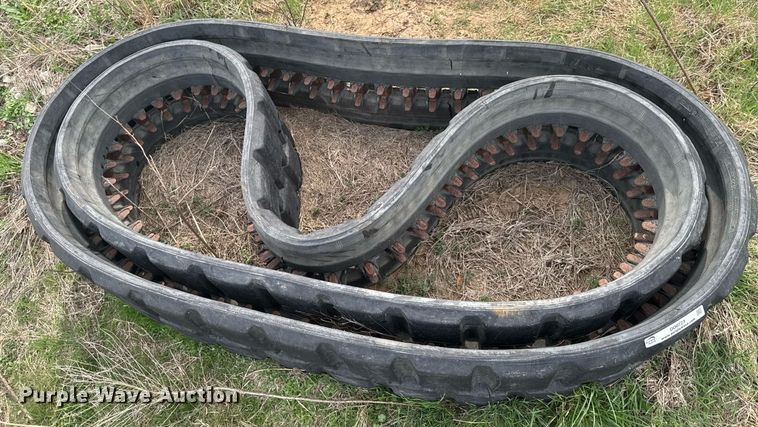 image for item DO0723 Kubota SVL 90-2 skid steer tracks