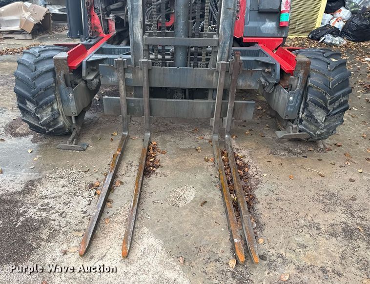 image for item DO7682 2001 Moffett M5000LP forklift