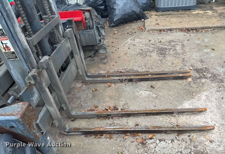 image for item DO7682 2001 Moffett M5000LP forklift