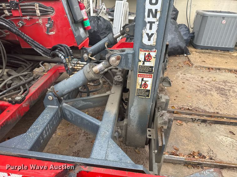 image for item DO7682 2001 Moffett M5000LP forklift