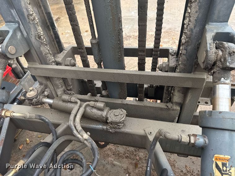 image for item DO7682 2001 Moffett M5000LP forklift