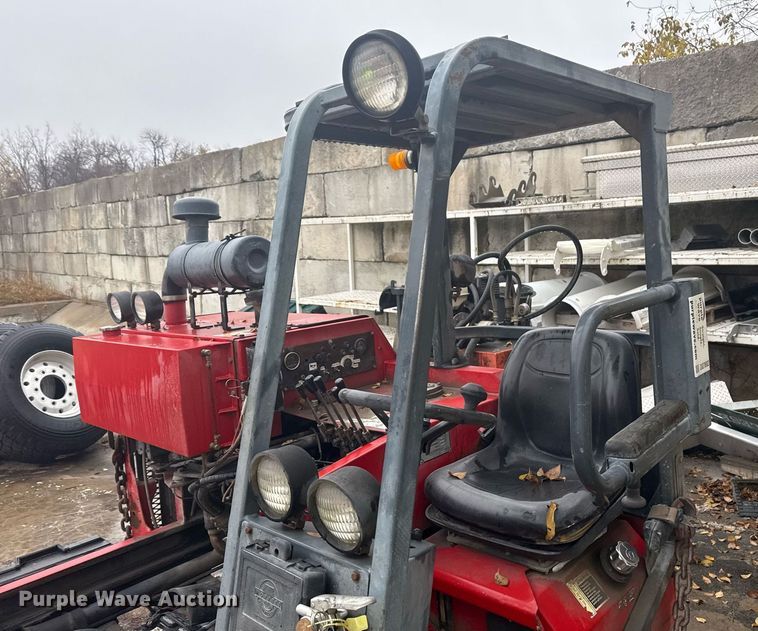 image for item DO7682 2001 Moffett M5000LP forklift