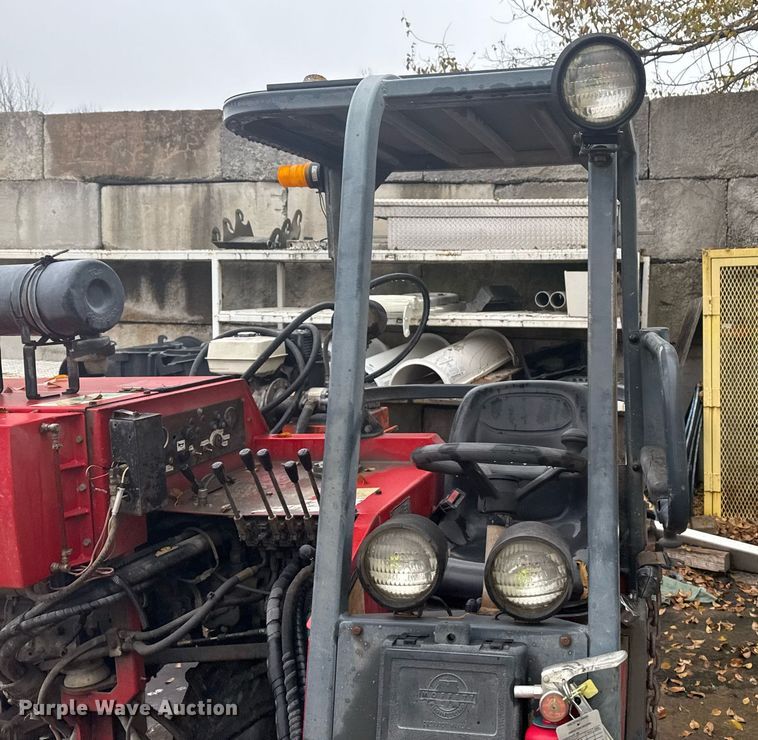 image for item DO7682 2001 Moffett M5000LP forklift