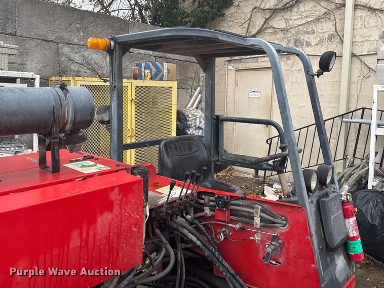 image for item DO7682 2001 Moffett M5000LP forklift