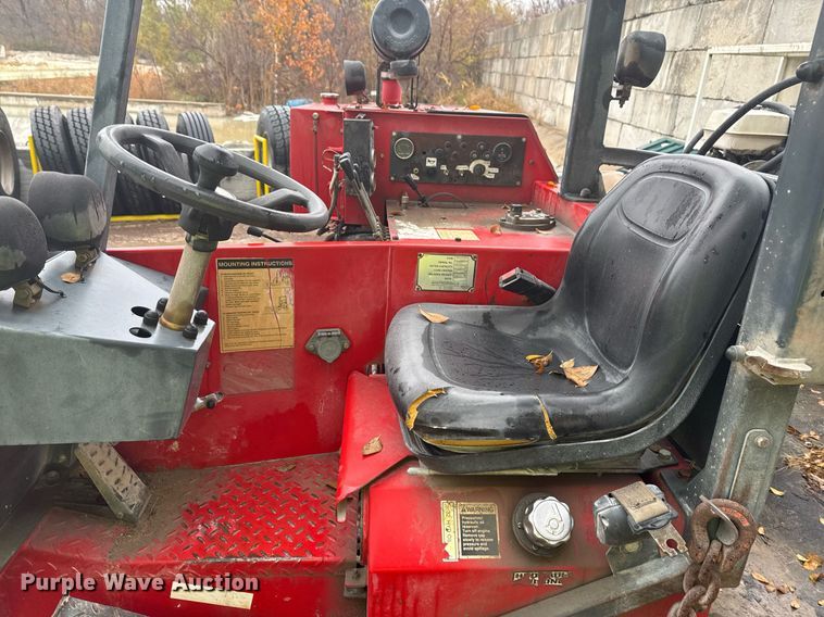 image for item DO7682 2001 Moffett M5000LP forklift