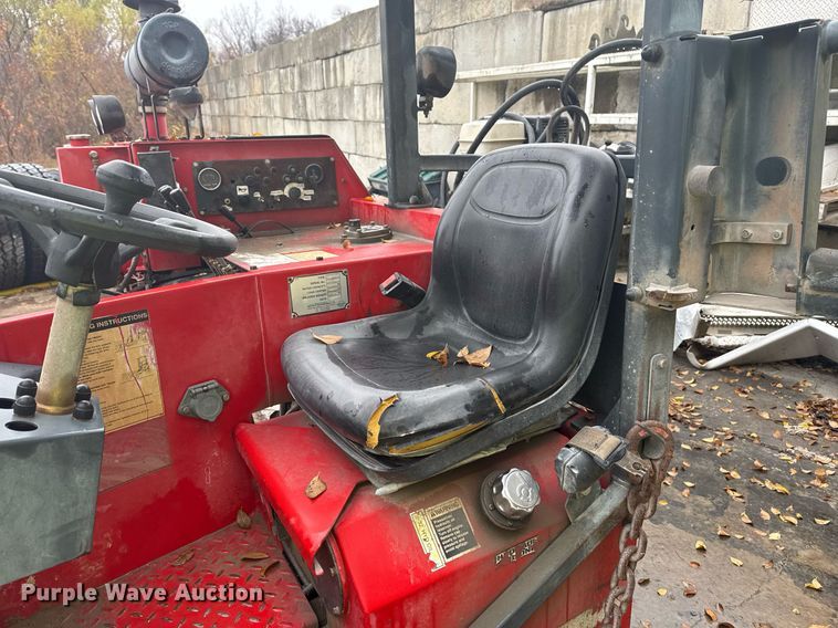 image for item DO7682 2001 Moffett M5000LP forklift