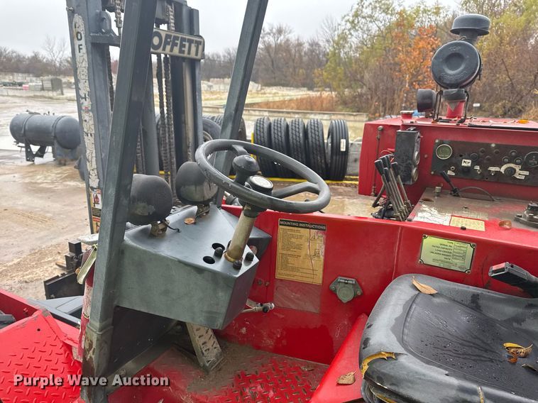 image for item DO7682 2001 Moffett M5000LP forklift