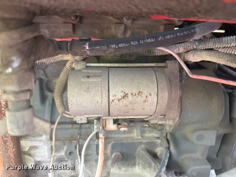 image for item DO7682 2001 Moffett M5000LP forklift