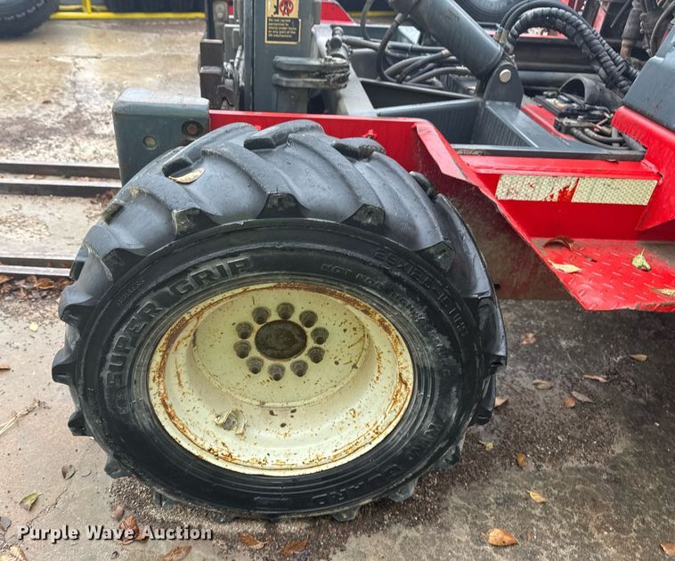 image for item DO7682 2001 Moffett M5000LP forklift