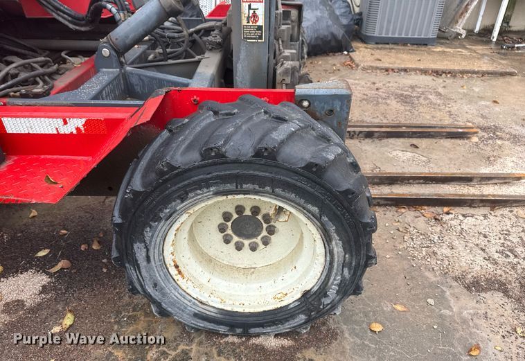 image for item DO7682 2001 Moffett M5000LP forklift