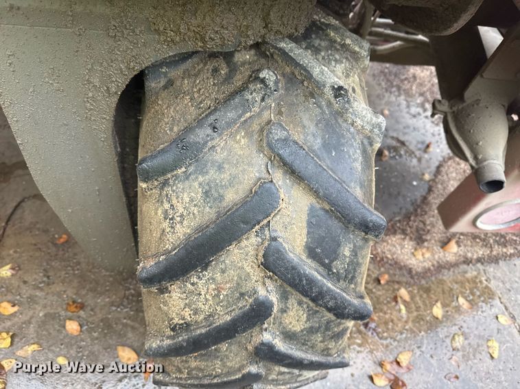 image for item DO7682 2001 Moffett M5000LP forklift