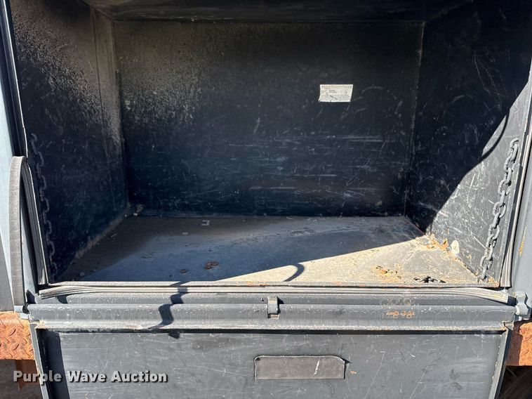 image for item DO7691 2003 International 4200 flatbed truck