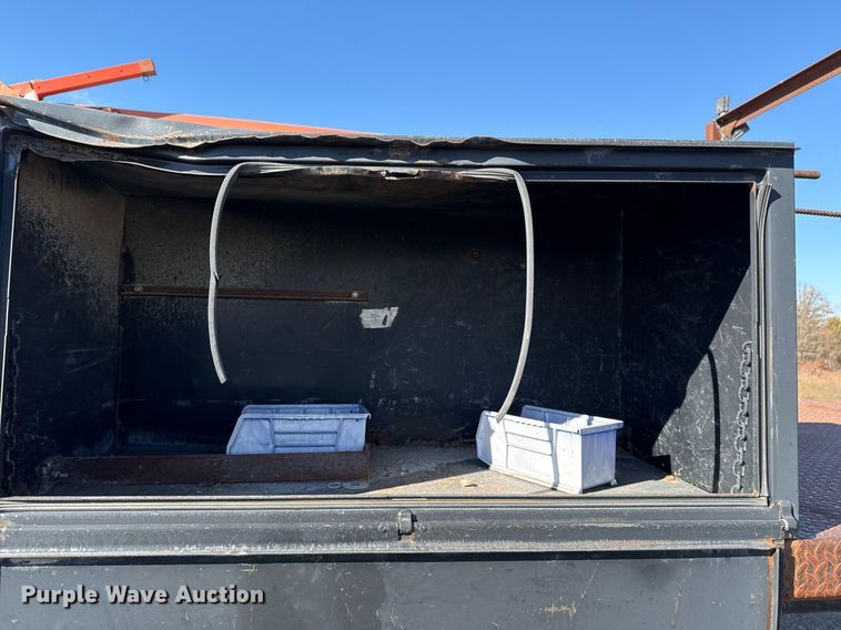 image for item DO7691 2003 International 4200 flatbed truck