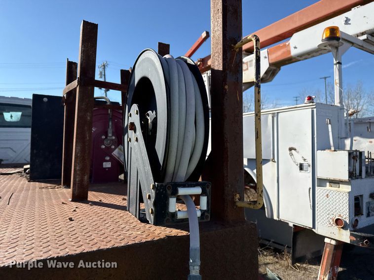 image for item DO7691 2003 International 4200 flatbed truck