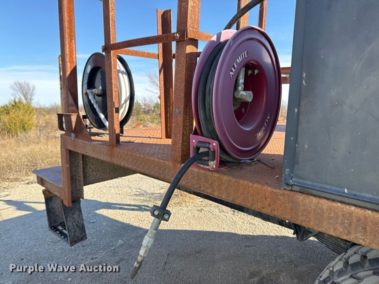 image for item DO7691 2003 International 4200 flatbed truck