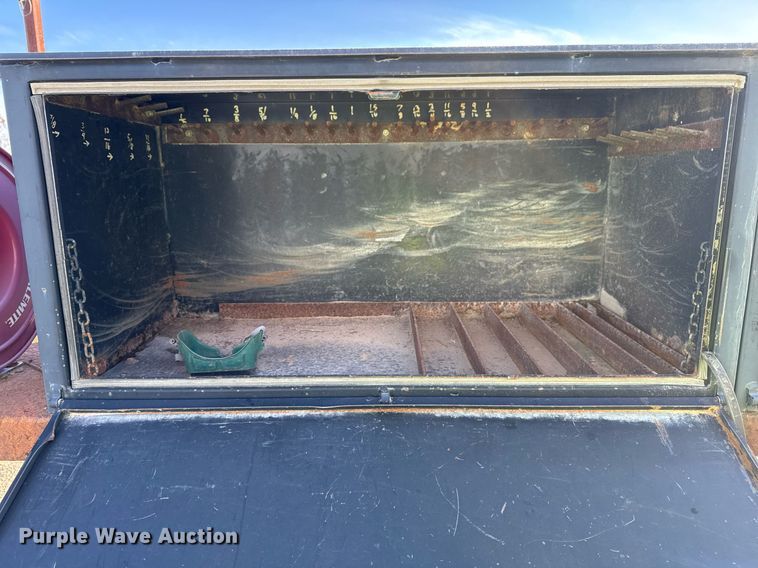 image for item DO7691 2003 International 4200 flatbed truck