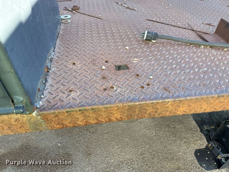 image for item DO7691 2003 International 4200 flatbed truck