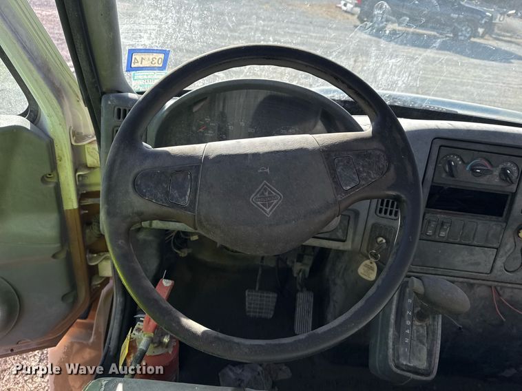 image for item DO7691 2003 International 4200 flatbed truck