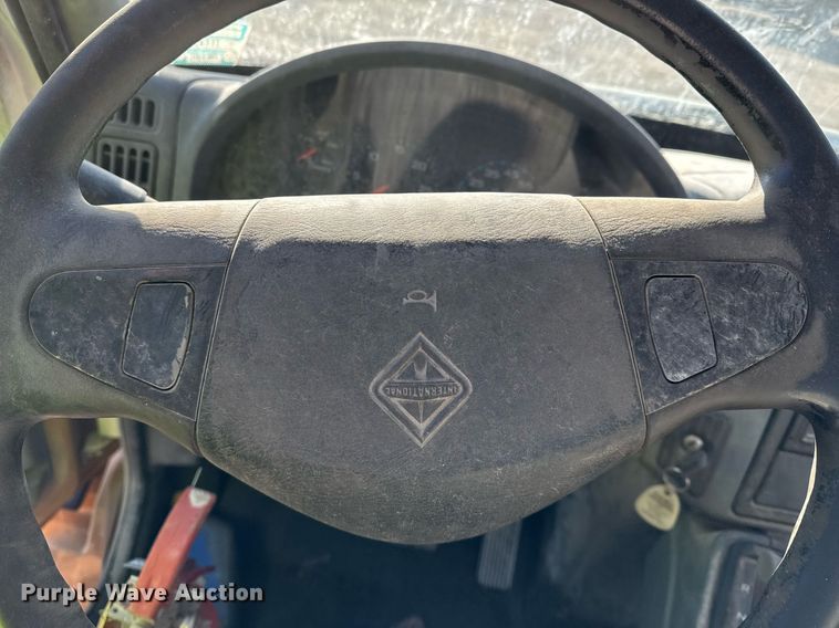 image for item DO7691 2003 International 4200 flatbed truck