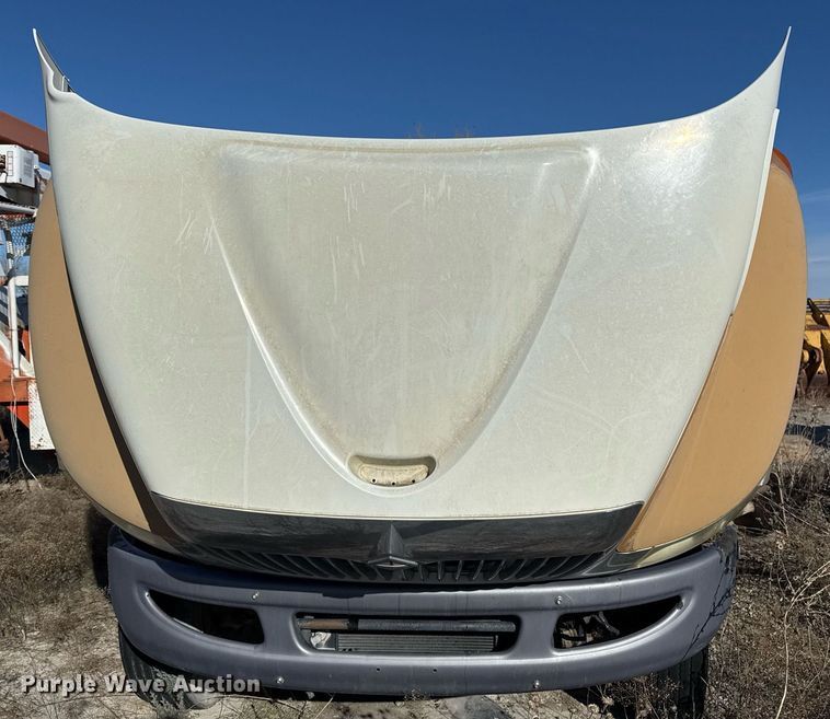 image for item DO7691 2003 International 4200 flatbed truck