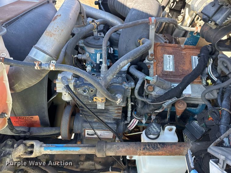 image for item DO7691 2003 International 4200 flatbed truck