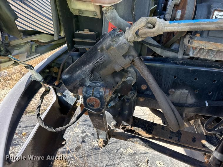 image for item DO7691 2003 International 4200 flatbed truck