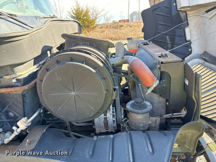 image for item DO7691 2003 International 4200 flatbed truck