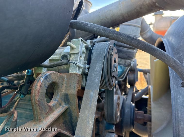 image for item DO7691 2003 International 4200 flatbed truck