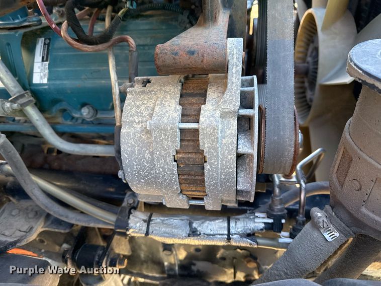 image for item DO7691 2003 International 4200 flatbed truck