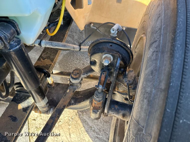 image for item DO7691 2003 International 4200 flatbed truck