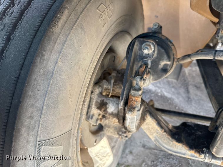 image for item DO7691 2003 International 4200 flatbed truck