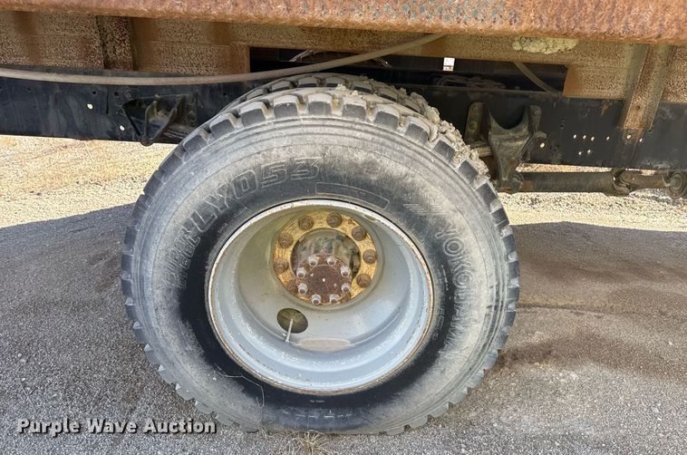 image for item DO7691 2003 International 4200 flatbed truck