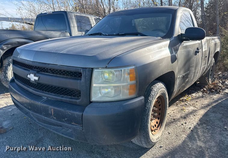 image for item DO7694 2007 Chevrolet Silverado 1500 pickup truck