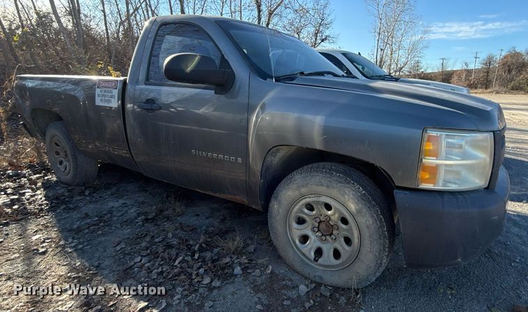 image for item DO7694 2007 Chevrolet Silverado 1500 pickup truck