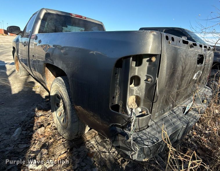 image for item DO7694 2007 Chevrolet Silverado 1500 pickup truck