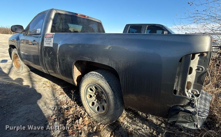image for item DO7694 2007 Chevrolet Silverado 1500 pickup truck